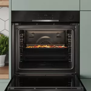 geöffneter Backofen von Bosch.
